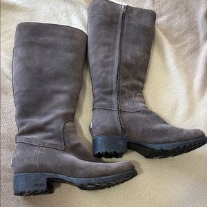UGG Women's brown Suede Boots